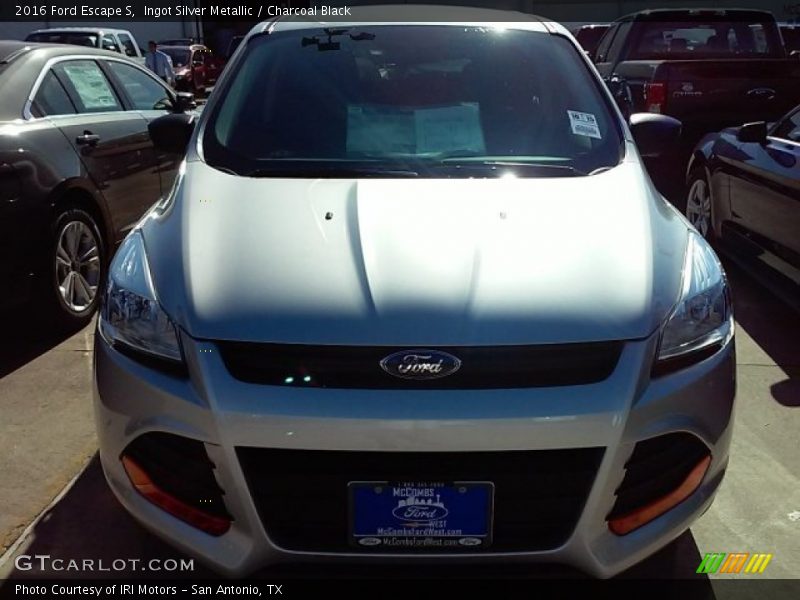 Ingot Silver Metallic / Charcoal Black 2016 Ford Escape S