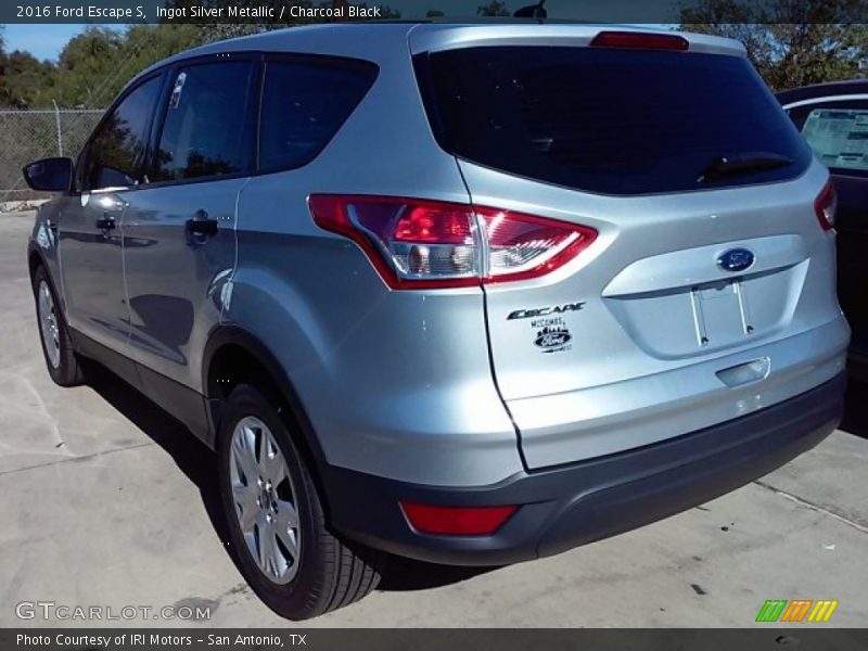 Ingot Silver Metallic / Charcoal Black 2016 Ford Escape S