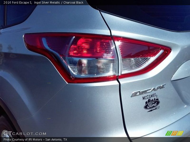 Ingot Silver Metallic / Charcoal Black 2016 Ford Escape S