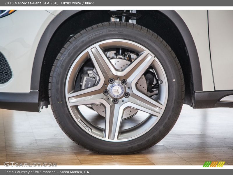 Cirrus White / Black 2016 Mercedes-Benz GLA 250