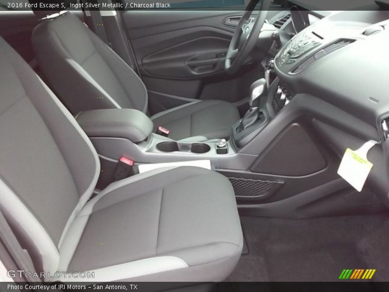 Ingot Silver Metallic / Charcoal Black 2016 Ford Escape S
