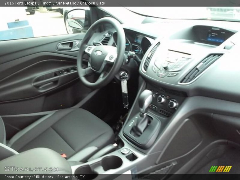 Ingot Silver Metallic / Charcoal Black 2016 Ford Escape S