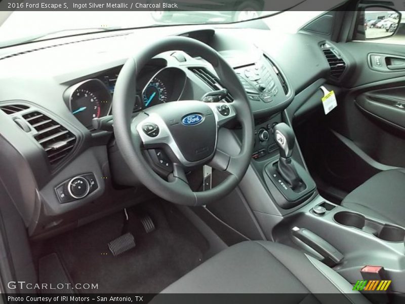 Ingot Silver Metallic / Charcoal Black 2016 Ford Escape S