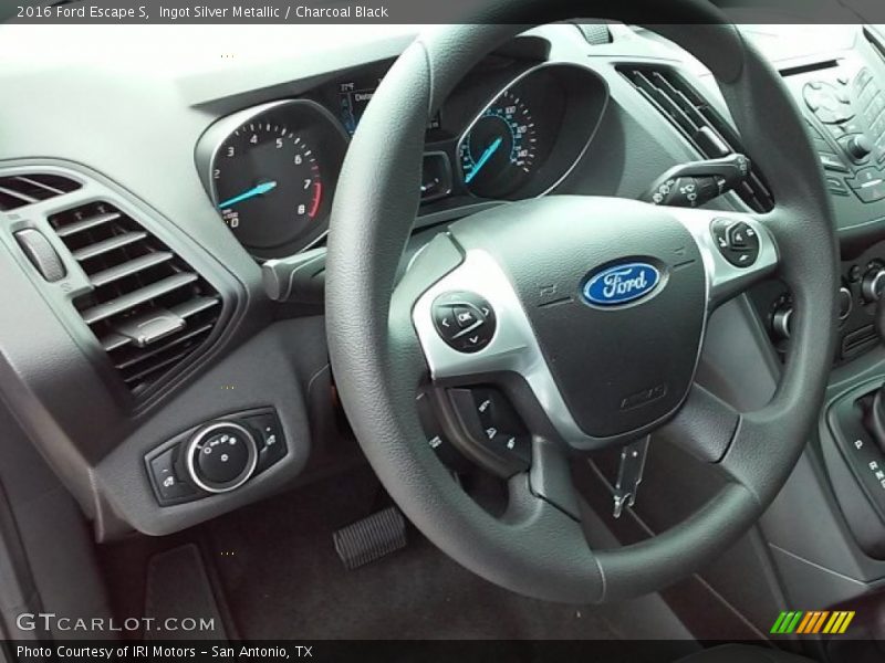 Ingot Silver Metallic / Charcoal Black 2016 Ford Escape S
