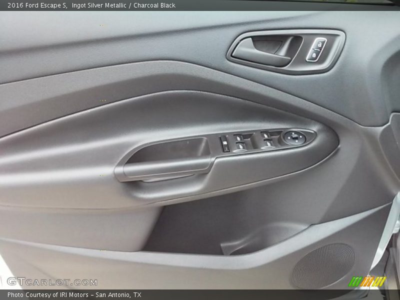 Ingot Silver Metallic / Charcoal Black 2016 Ford Escape S