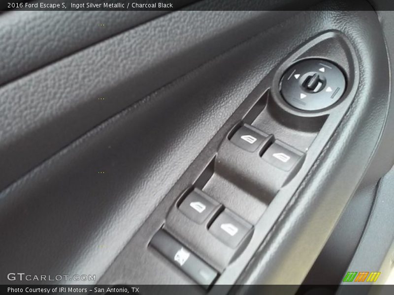 Ingot Silver Metallic / Charcoal Black 2016 Ford Escape S