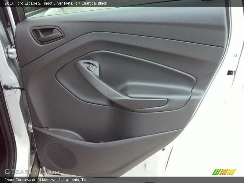 Ingot Silver Metallic / Charcoal Black 2016 Ford Escape S