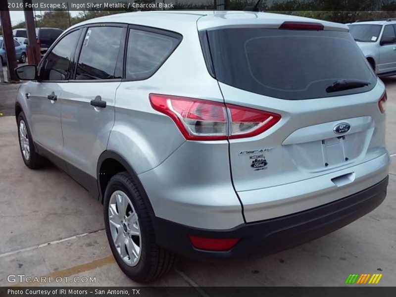 Ingot Silver Metallic / Charcoal Black 2016 Ford Escape S