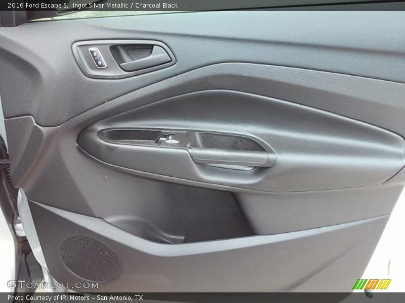 Ingot Silver Metallic / Charcoal Black 2016 Ford Escape S