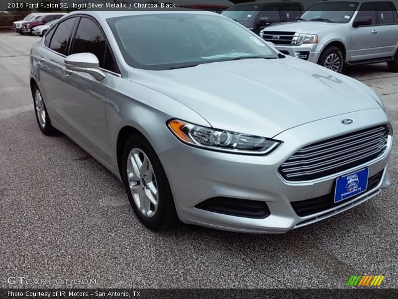 Ingot Silver Metallic / Charcoal Black 2016 Ford Fusion SE