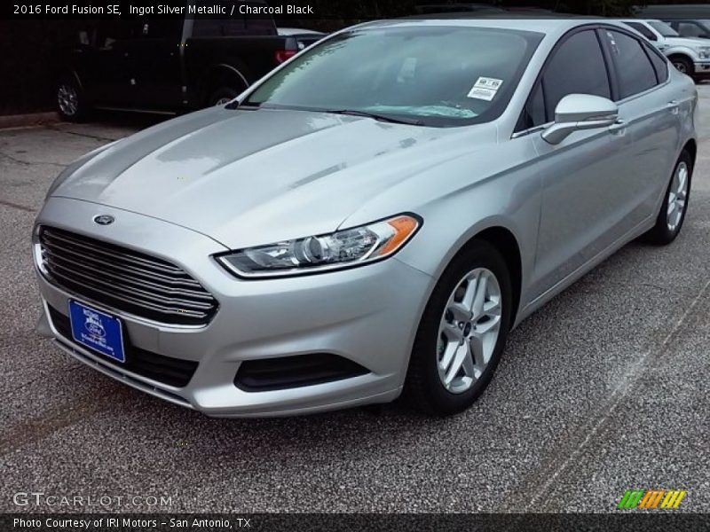 Ingot Silver Metallic / Charcoal Black 2016 Ford Fusion SE