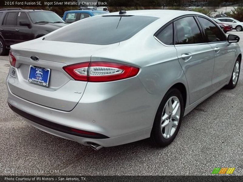 Ingot Silver Metallic / Charcoal Black 2016 Ford Fusion SE