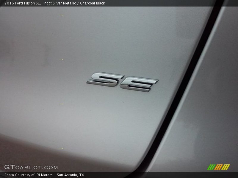 Ingot Silver Metallic / Charcoal Black 2016 Ford Fusion SE