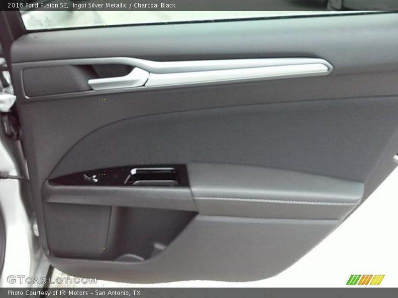 Ingot Silver Metallic / Charcoal Black 2016 Ford Fusion SE