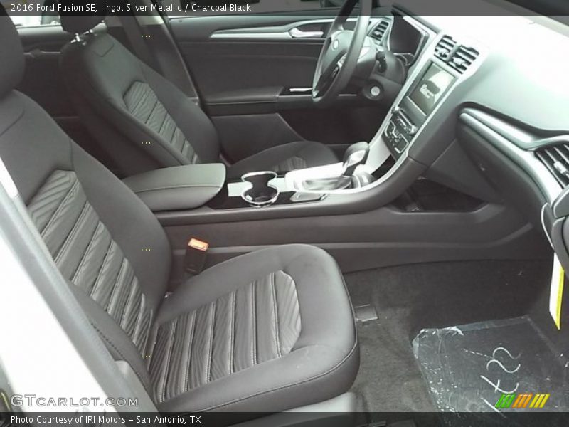 Ingot Silver Metallic / Charcoal Black 2016 Ford Fusion SE