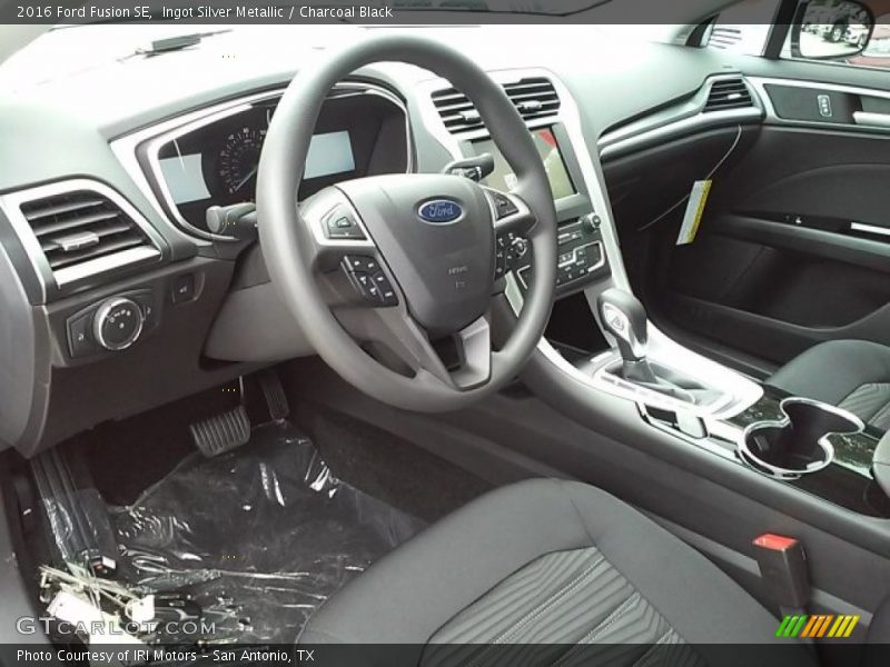 Ingot Silver Metallic / Charcoal Black 2016 Ford Fusion SE