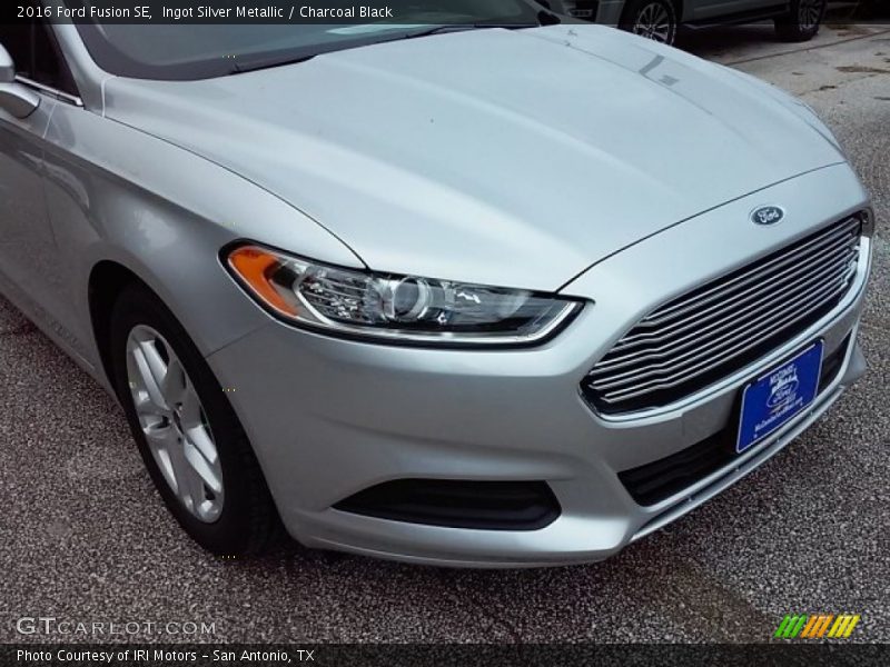 Ingot Silver Metallic / Charcoal Black 2016 Ford Fusion SE