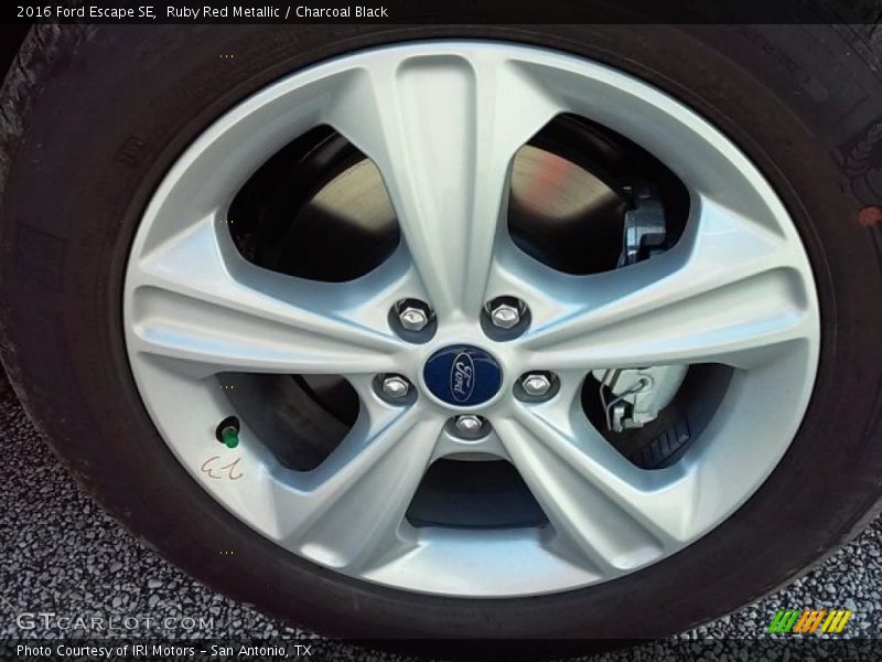 Ruby Red Metallic / Charcoal Black 2016 Ford Escape SE
