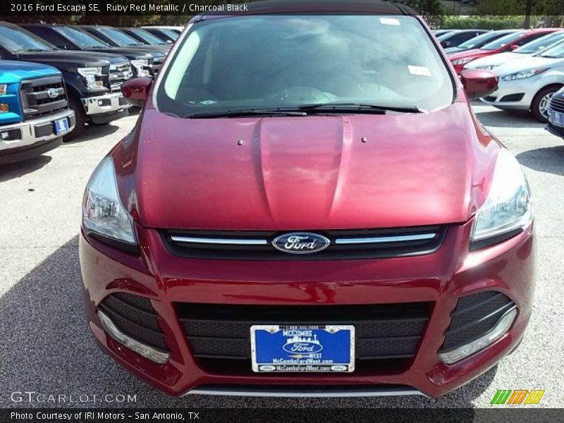 Ruby Red Metallic / Charcoal Black 2016 Ford Escape SE