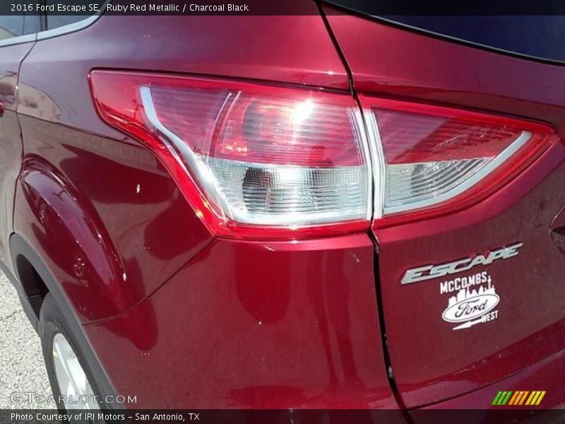 Ruby Red Metallic / Charcoal Black 2016 Ford Escape SE