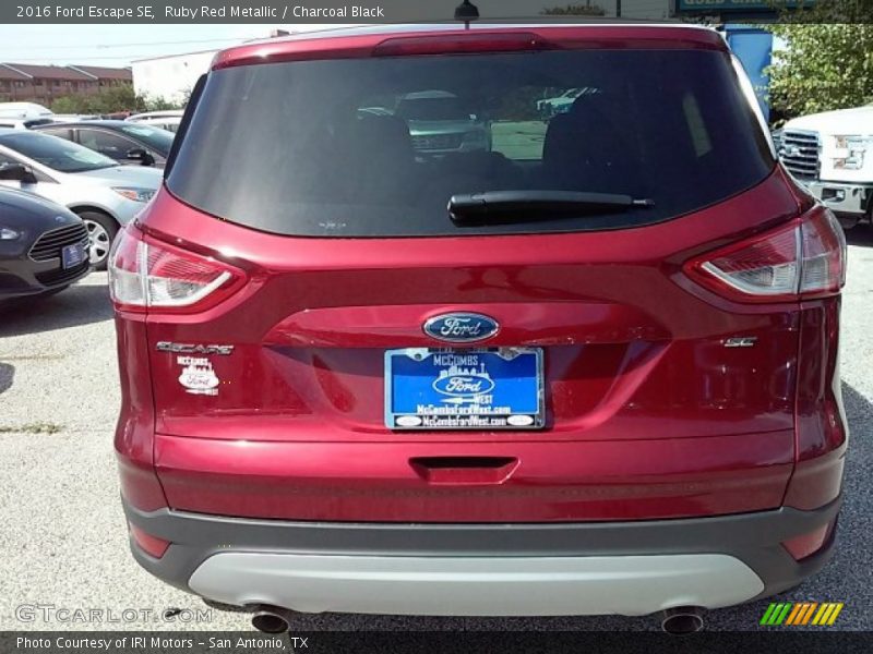 Ruby Red Metallic / Charcoal Black 2016 Ford Escape SE