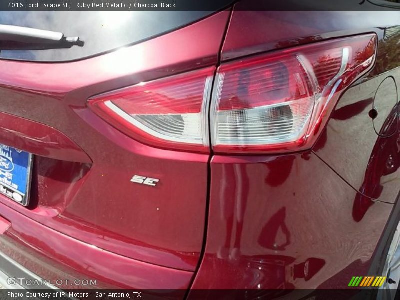 Ruby Red Metallic / Charcoal Black 2016 Ford Escape SE