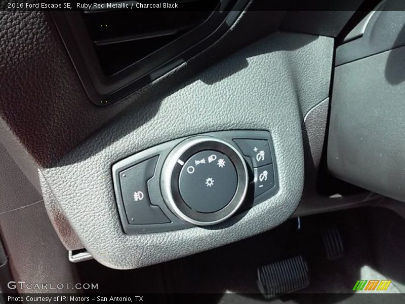Ruby Red Metallic / Charcoal Black 2016 Ford Escape SE