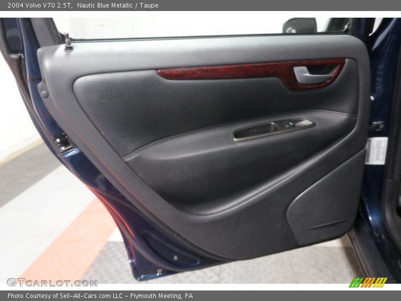 Nautic Blue Metallic / Taupe 2004 Volvo V70 2.5T