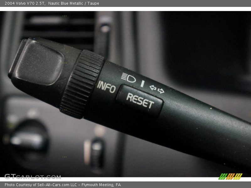 Nautic Blue Metallic / Taupe 2004 Volvo V70 2.5T