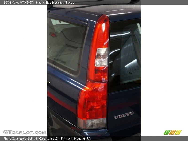 Nautic Blue Metallic / Taupe 2004 Volvo V70 2.5T