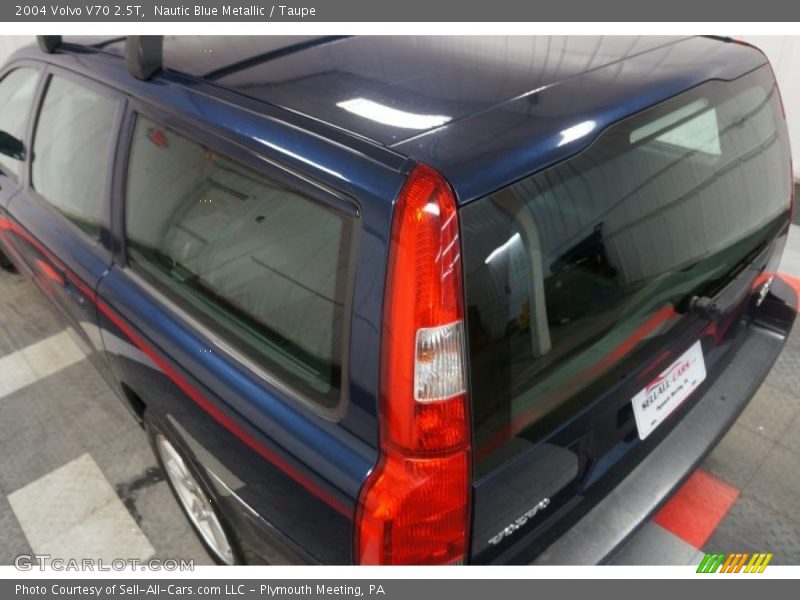 Nautic Blue Metallic / Taupe 2004 Volvo V70 2.5T