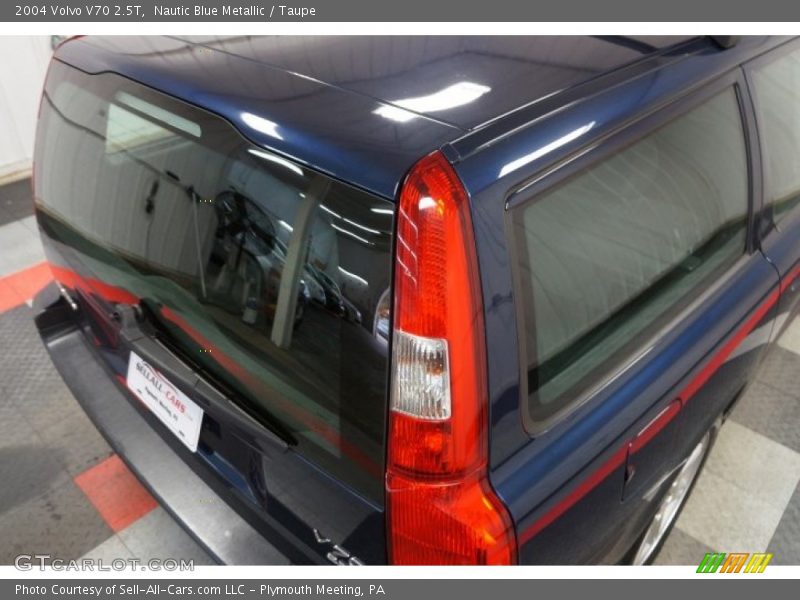 Nautic Blue Metallic / Taupe 2004 Volvo V70 2.5T