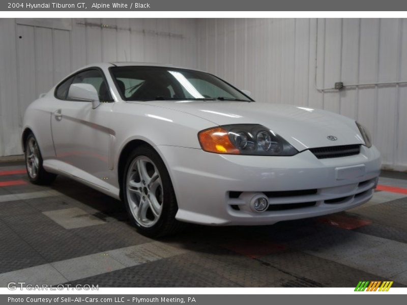 Front 3/4 View of 2004 Tiburon GT