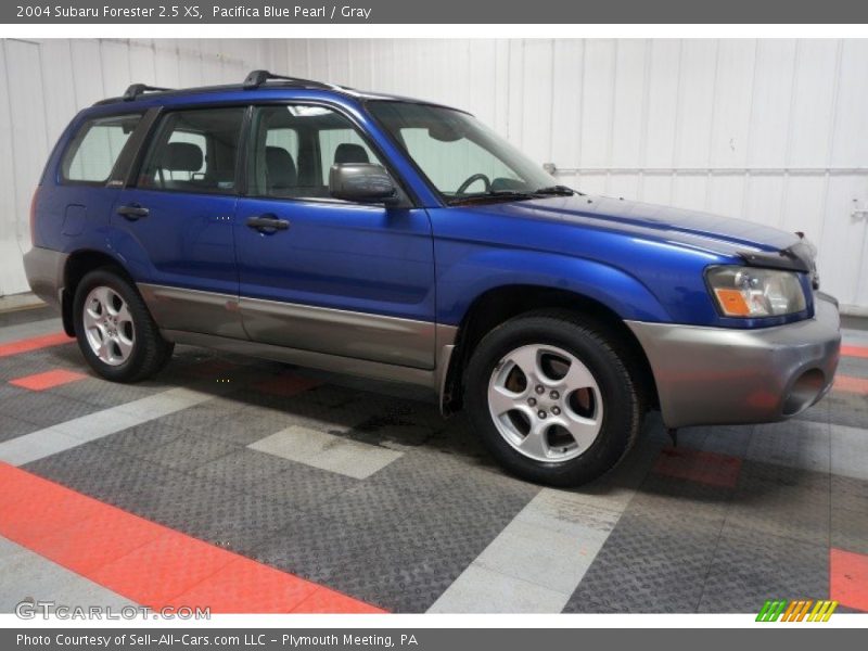 Pacifica Blue Pearl / Gray 2004 Subaru Forester 2.5 XS