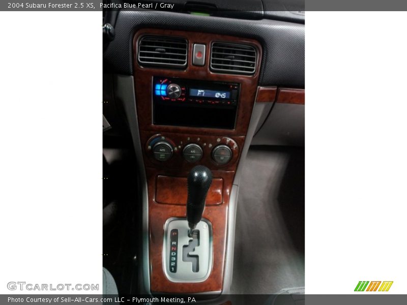Pacifica Blue Pearl / Gray 2004 Subaru Forester 2.5 XS