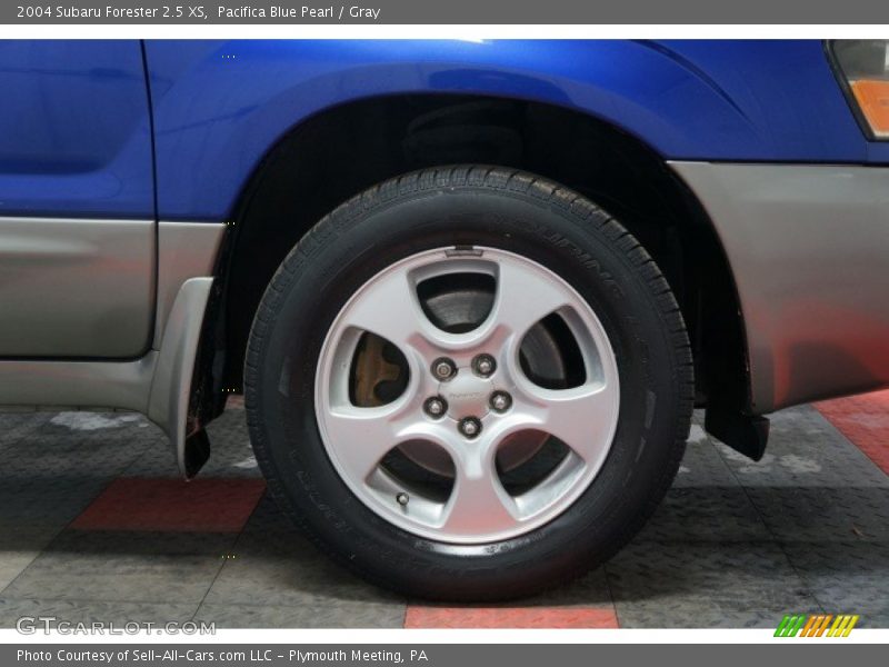 Pacifica Blue Pearl / Gray 2004 Subaru Forester 2.5 XS