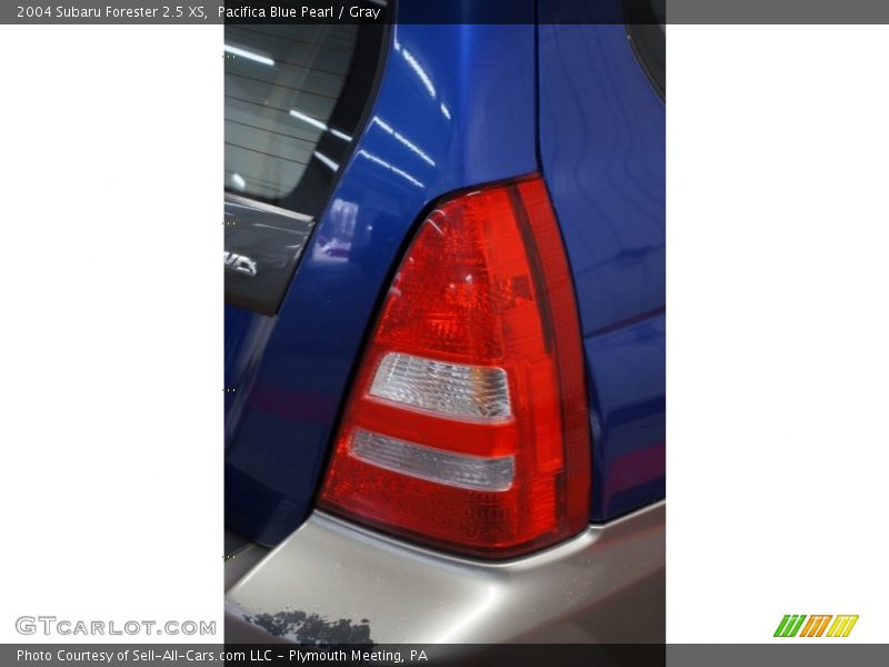 Pacifica Blue Pearl / Gray 2004 Subaru Forester 2.5 XS
