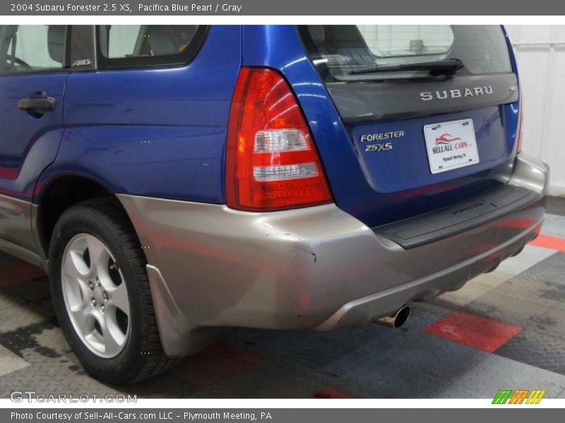 Pacifica Blue Pearl / Gray 2004 Subaru Forester 2.5 XS