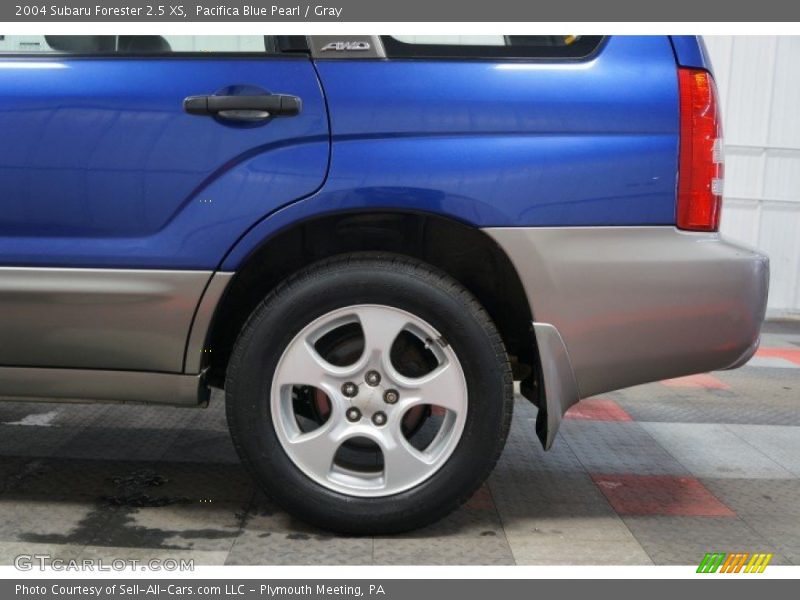 Pacifica Blue Pearl / Gray 2004 Subaru Forester 2.5 XS