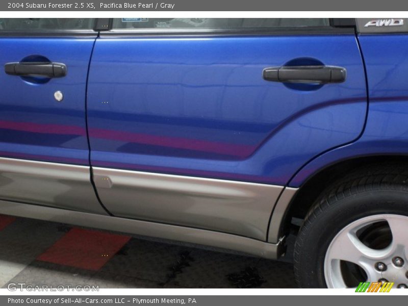 Pacifica Blue Pearl / Gray 2004 Subaru Forester 2.5 XS