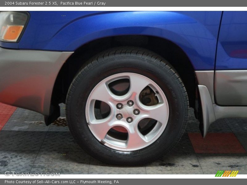 Pacifica Blue Pearl / Gray 2004 Subaru Forester 2.5 XS