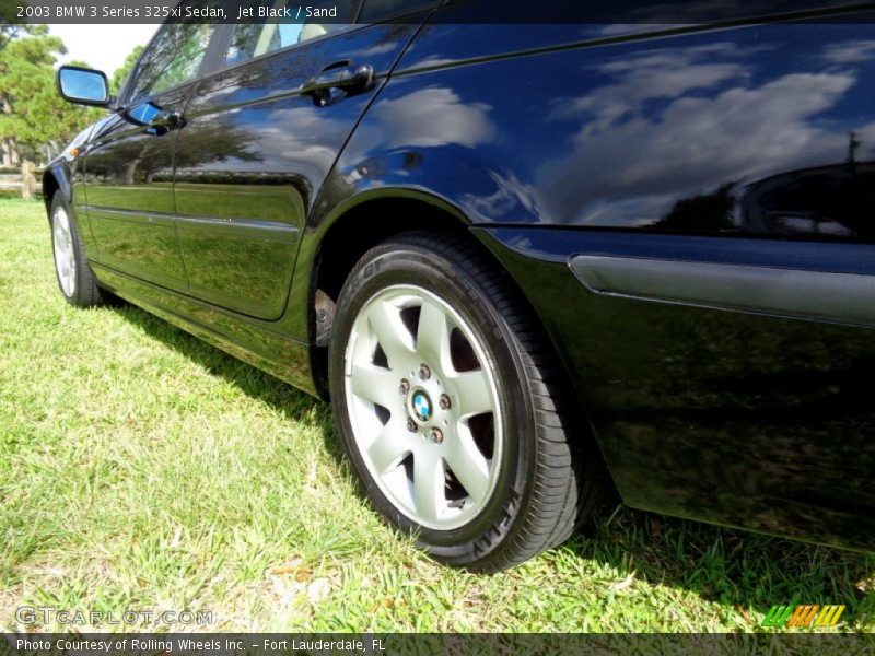 Jet Black / Sand 2003 BMW 3 Series 325xi Sedan