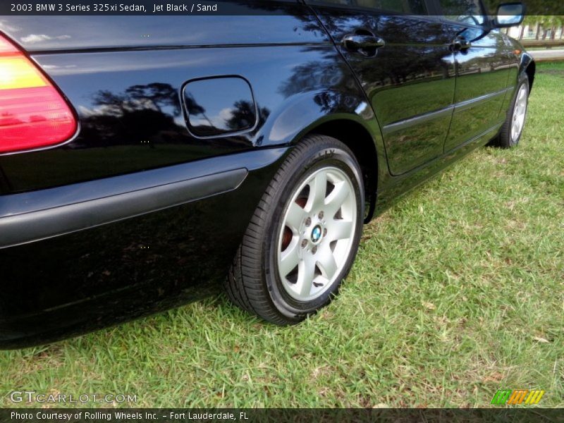 Jet Black / Sand 2003 BMW 3 Series 325xi Sedan