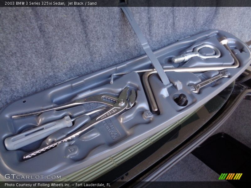 Jet Black / Sand 2003 BMW 3 Series 325xi Sedan