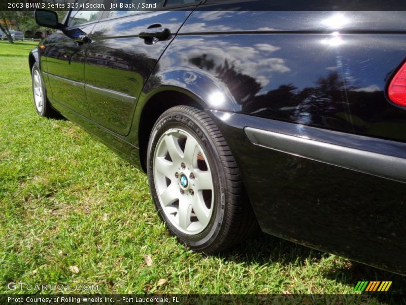 Jet Black / Sand 2003 BMW 3 Series 325xi Sedan