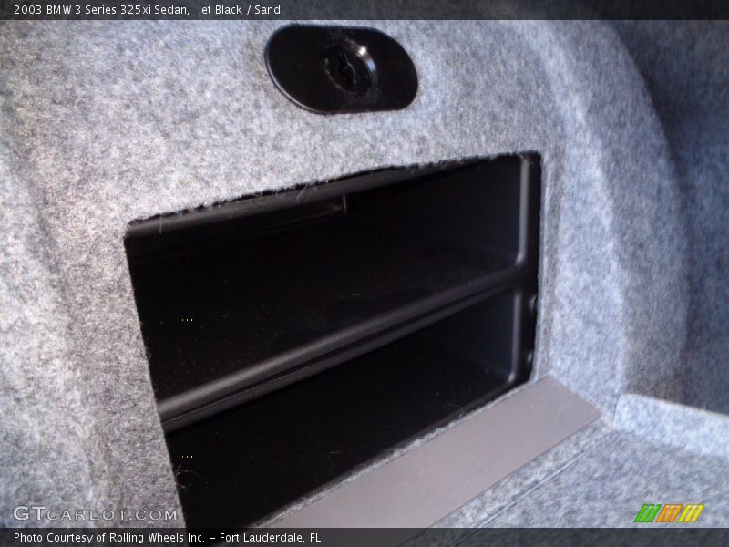 Jet Black / Sand 2003 BMW 3 Series 325xi Sedan