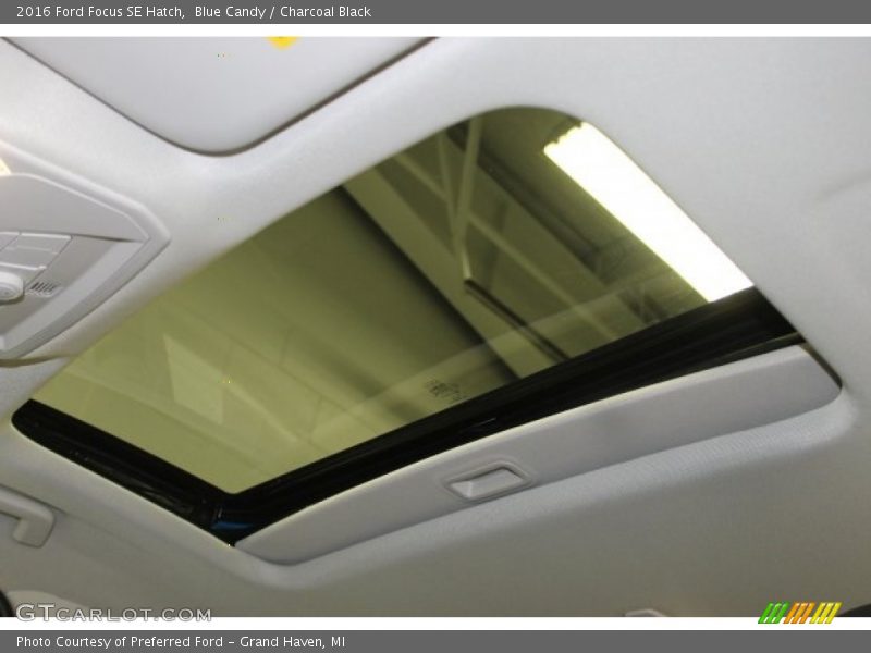 Sunroof of 2016 Focus SE Hatch