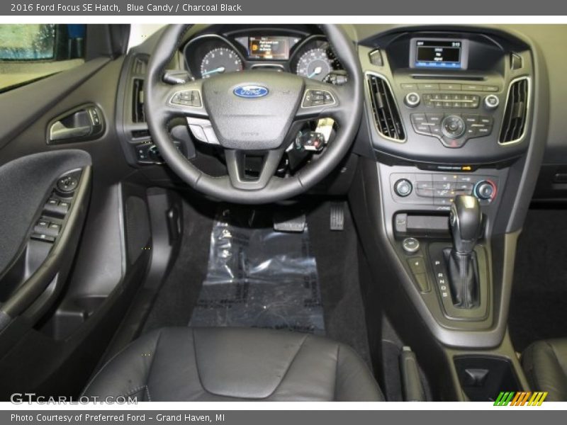 Blue Candy / Charcoal Black 2016 Ford Focus SE Hatch