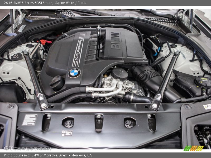 Alpine White / Black 2016 BMW 5 Series 535i Sedan