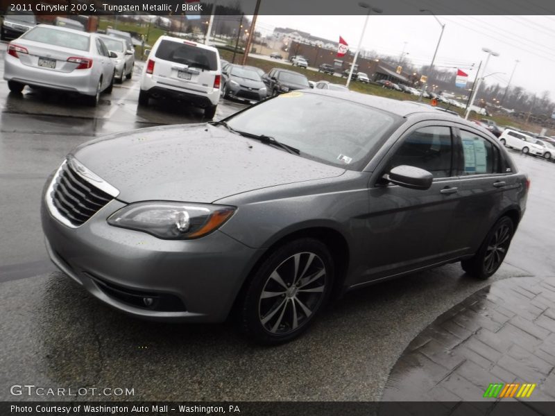 Tungsten Metallic / Black 2011 Chrysler 200 S